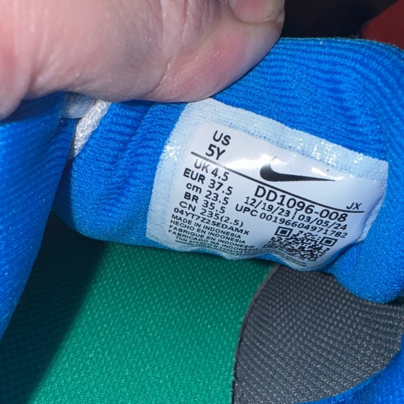 NWT Nike Kids Sneakers - YOUTH - Picture 8 of 9
